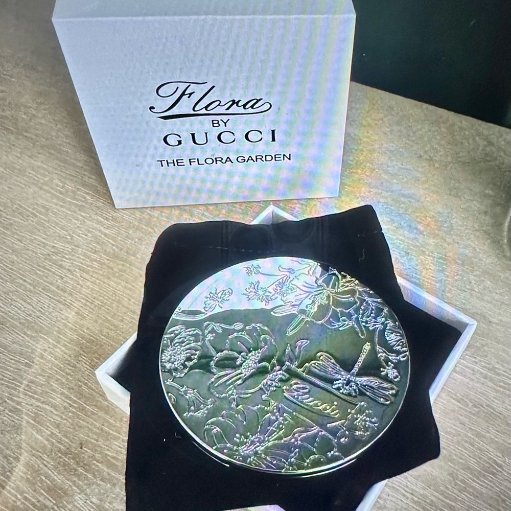 Gucci Flora Garden Silver Double Sided Compact. Nib